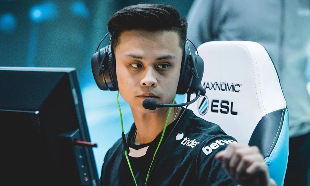 Скандал у CS2: Stewie2k звинувачується у шахрайстві з гравцем, виманюючи гроші та рідкісні скіни.
