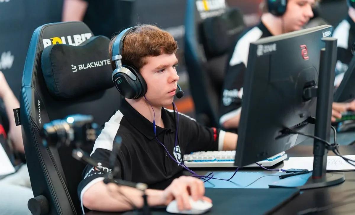 Данило "headtr1ck" Валітов залишає B8 - гравця внесено до трансферного списку