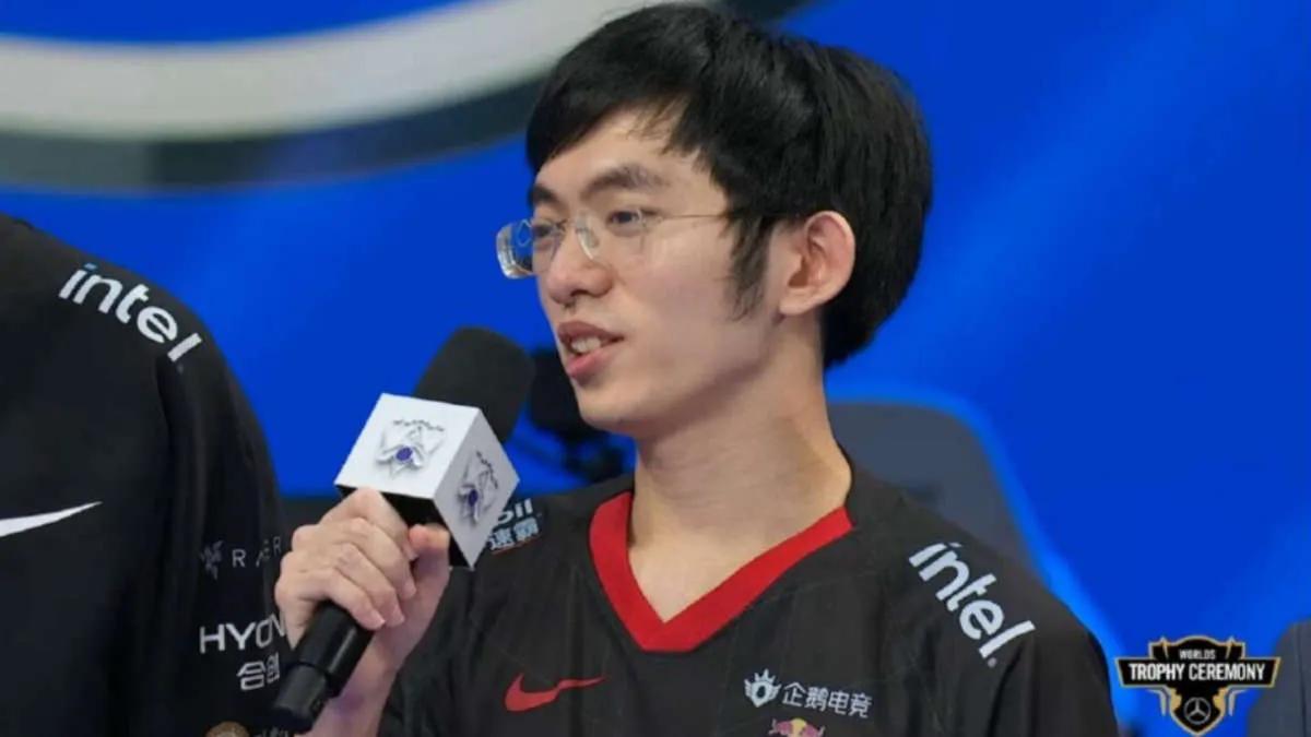 EDward Gaming made changes to the LoL roster