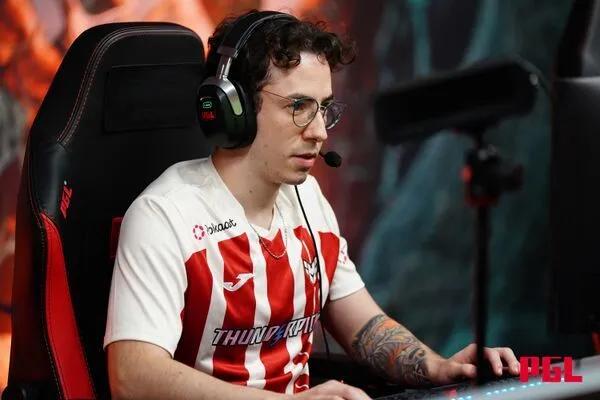 4nalog розлучається з HEROIC
