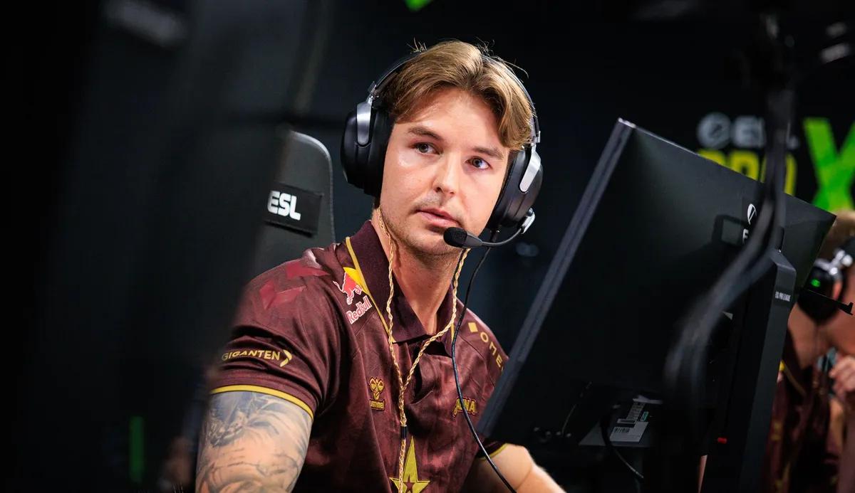 device готовий приєднатися до 100 злодіїв у великому переході CS2